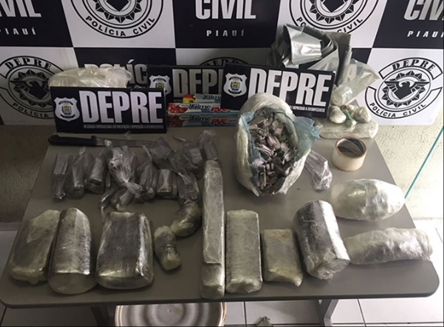 Armas e munições apreendidas na operação