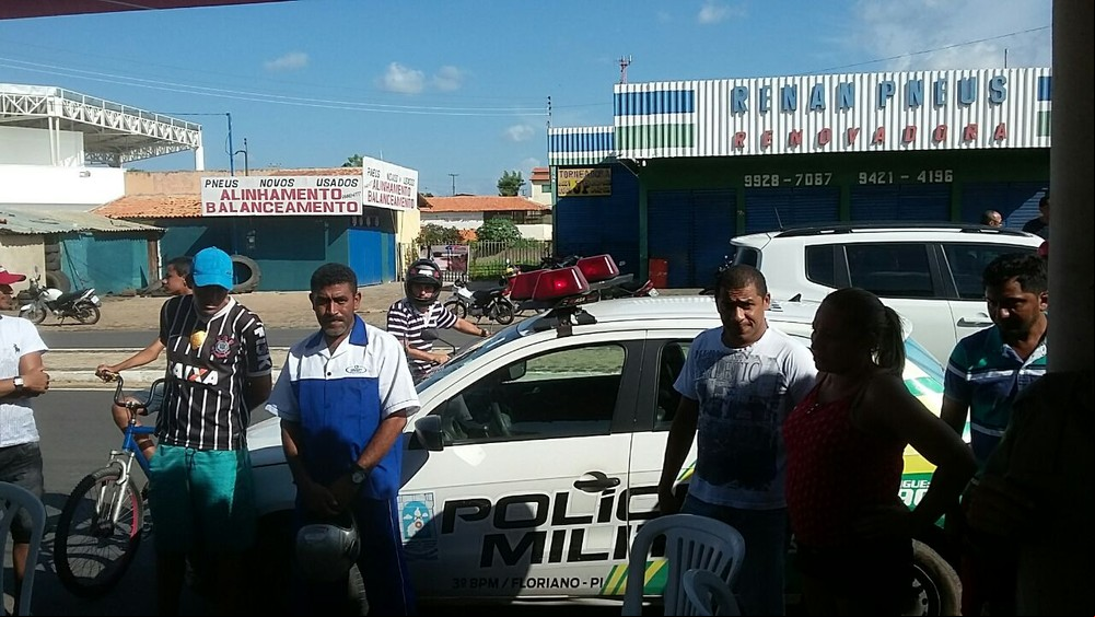 Comerciante foi morto com um tiro e PM esteve no local