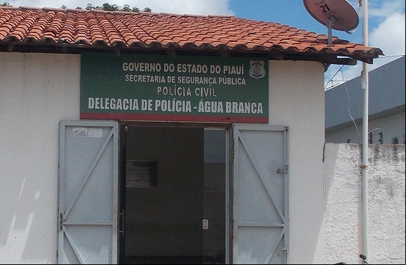 delegacia de água branca