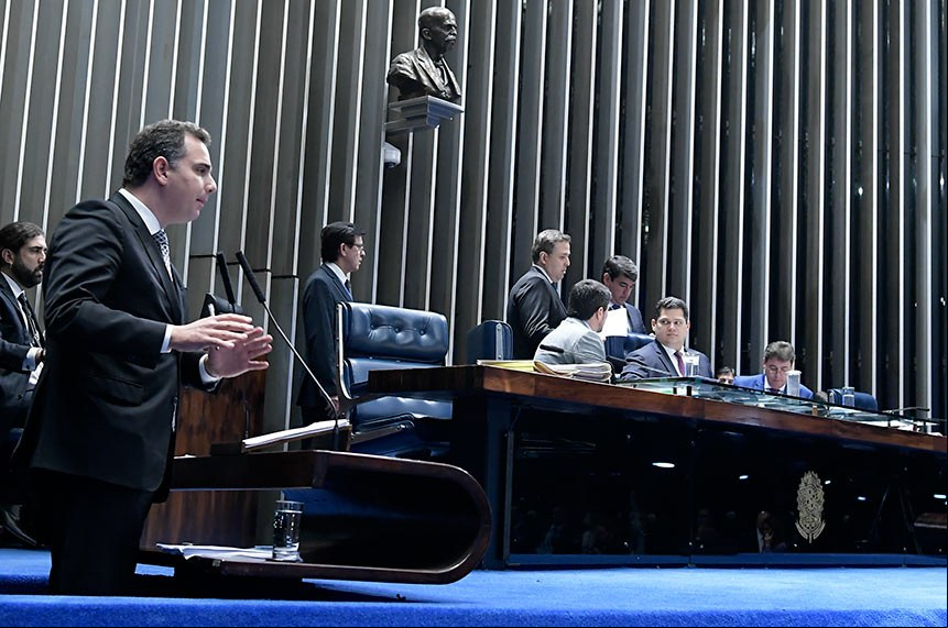 Plenário aprova medidas contra corrupção com punição para abuso